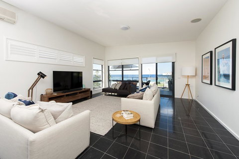 Mollymook Beachfront Penthouse 9 - Tourism Search 1