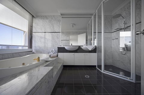 BreakFree Capital Tower Apartments - Tourism Search 36