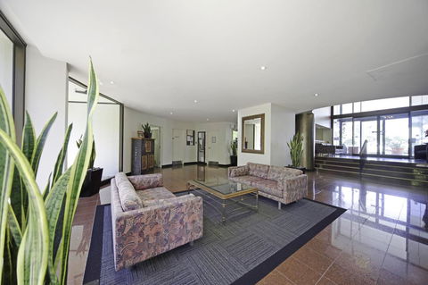 BreakFree Capital Tower Apartments - Tourism Search 21