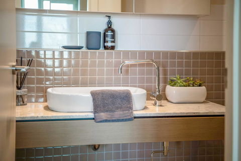 Port Adelaide Executive Waterfront Apartment - Tourism Search 5