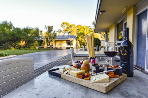 William Macintosh Motor Lodge - Tourism Search 1