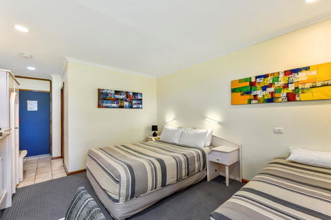 William Macintosh Motor Lodge - Tourism Search 13