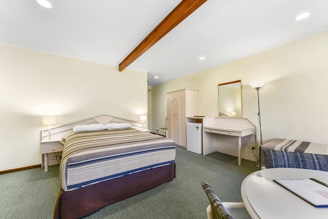 William Macintosh Motor Lodge - Tourism Search 23