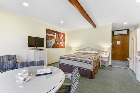 William Macintosh Motor Lodge - Tourism Search 25
