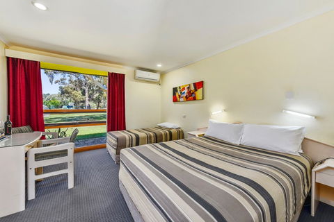 William Macintosh Motor Lodge - Tourism Search 11