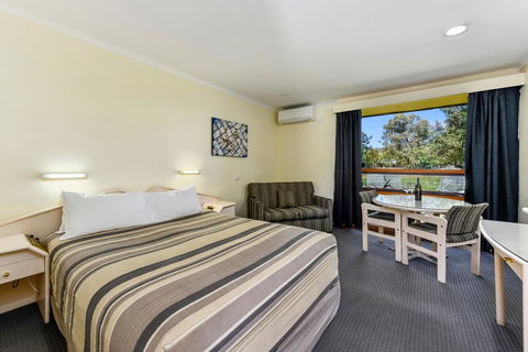 William Macintosh Motor Lodge - Tourism Search 17