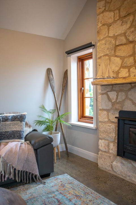 Lucy's Cottage - Tourism Search 8