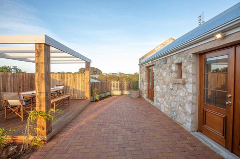 Lucy's Cottage - Tourism Search 23