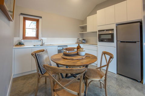 Lucy's Cottage - Tourism Search 10