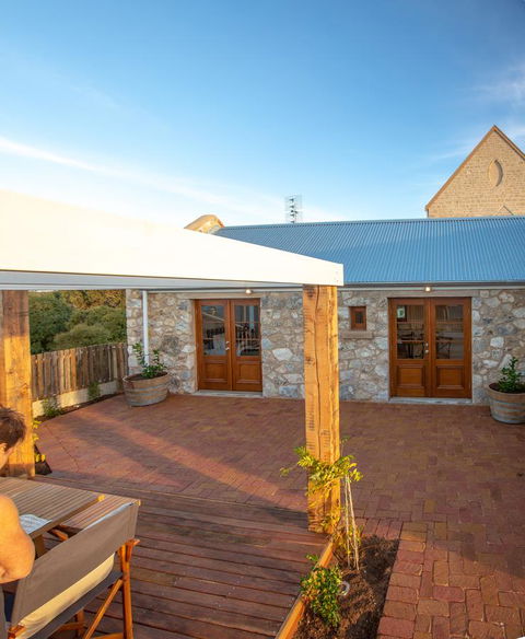 Lucy's Cottage - Tourism Search 21