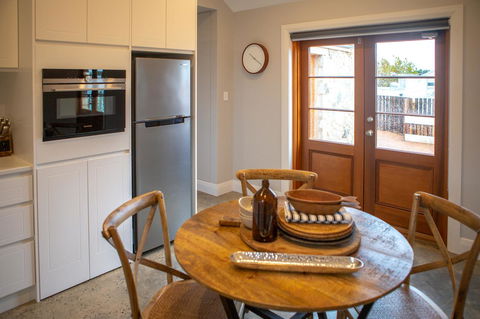 Lucy's Cottage - Tourism Search 11