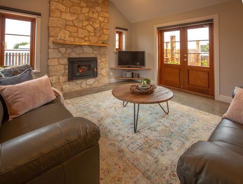 Lucy's Cottage - Tourism Search 7