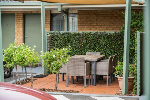 Garden City Motor Inn - Tourism Search 39