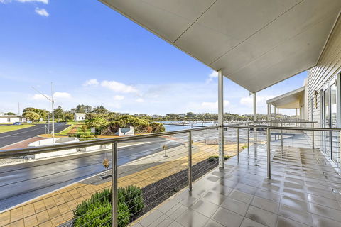 Aloha Waterfront Properties - Tourism Search 23