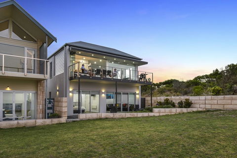 Aloha Waterfront Properties - Tourism Search 2