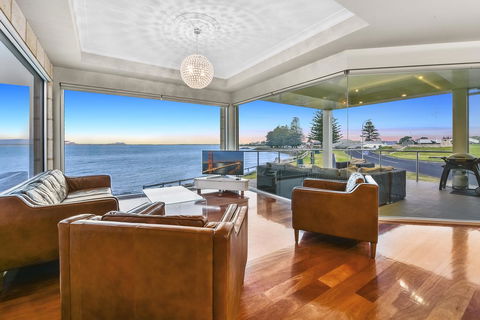 Aloha Waterfront Properties - Tourism Search 4