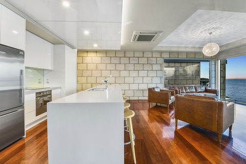 Aloha Waterfront Properties - Tourism Search 22