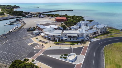 Aloha Waterfront Properties - Tourism Search 1