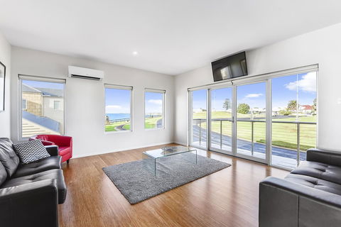 Aloha Waterfront Properties - Tourism Search 30