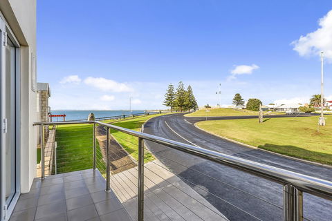 Aloha Waterfront Properties - Tourism Search 14