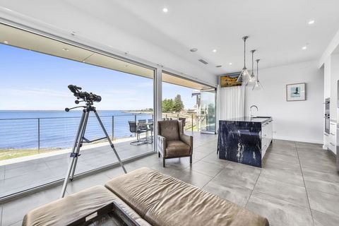 Aloha Waterfront Properties - Tourism Search 8