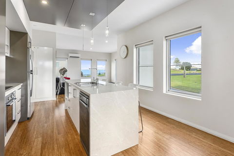 Aloha Waterfront Properties - Tourism Search 6