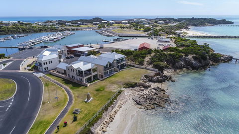 Aloha Waterfront Properties - Tourism Search 0