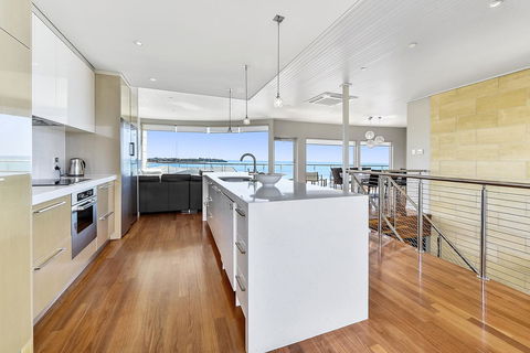 Aloha Waterfront Properties - Tourism Search 5