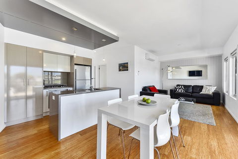 Aloha Waterfront Properties - Tourism Search 18