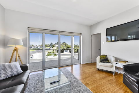 Aloha Waterfront Properties - Tourism Search 29