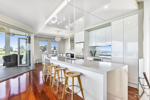 Aloha Waterfront Properties - Tourism Search 7