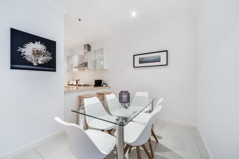 York Apartments On Grenfell - Tourism Search 6