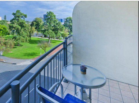 Spacious 4 BR And 2 Bathrooms City Apartment - Tourism Search 7