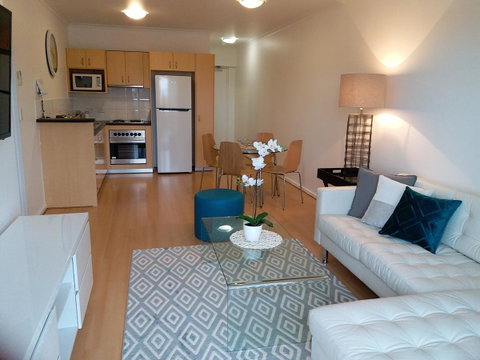 Spacious 4 BR And 2 Bathrooms City Apartment - Tourism Search 12