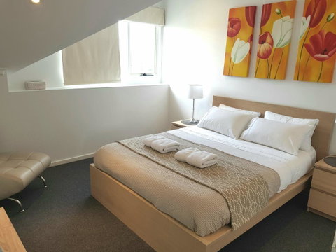 Spacious 4 BR And 2 Bathrooms City Apartment - Tourism Search 4