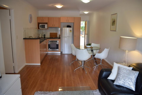 Spacious 4 BR And 2 Bathrooms City Apartment - Tourism Search 18