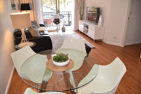 Spacious 4 BR And 2 Bathrooms City Apartment - Tourism Search 14
