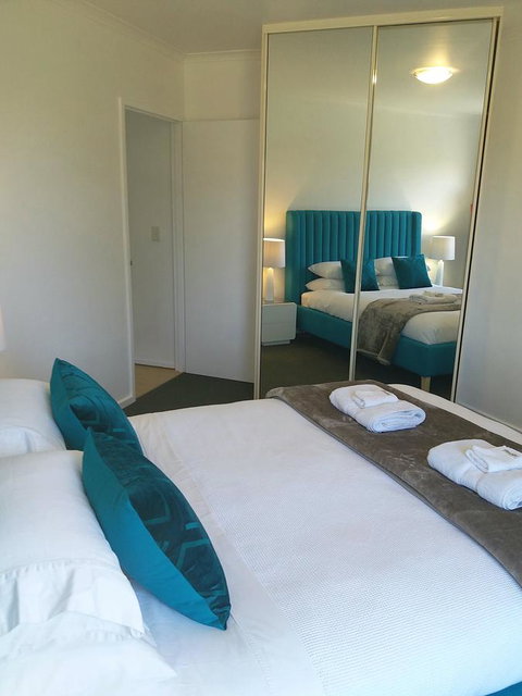Spacious 4 BR And 2 Bathrooms City Apartment - Tourism Search 15