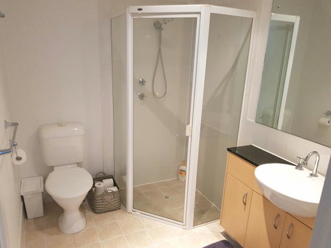 Spacious 4 BR And 2 Bathrooms City Apartment - Tourism Search 5