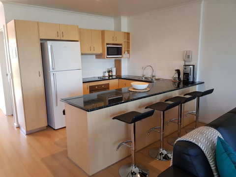 Spacious 4 BR And 2 Bathrooms City Apartment - Tourism Search 2