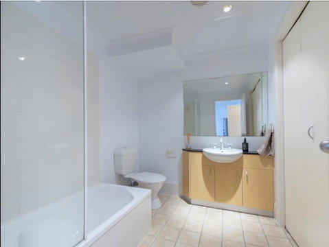 Spacious 4 BR And 2 Bathrooms City Apartment - Tourism Search 8