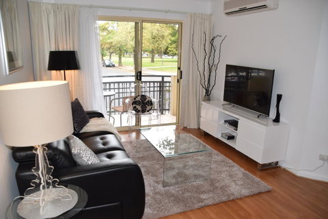 Spacious 4 BR And 2 Bathrooms City Apartment - Tourism Search 16