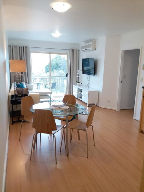 Spacious 4 BR And 2 Bathrooms City Apartment - Tourism Search 13