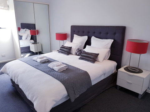 Spacious 4 BR And 2 Bathrooms City Apartment - Tourism Search 3