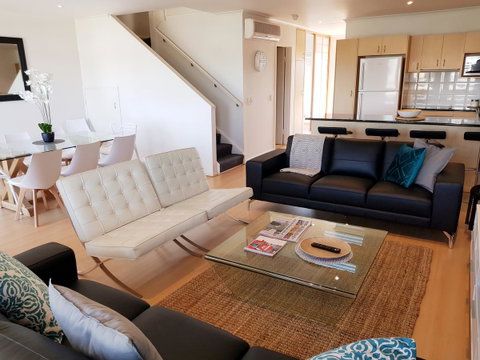 Spacious 4 BR And 2 Bathrooms City Apartment - Tourism Search 0