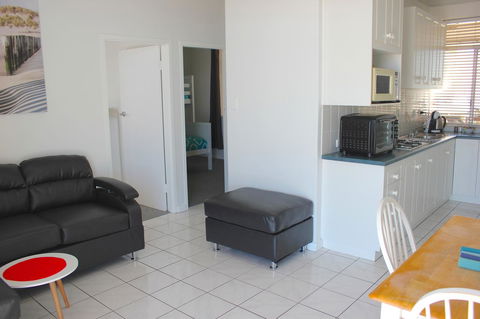 Seaview Sunset Holiday Apartments - Tourism Search 11