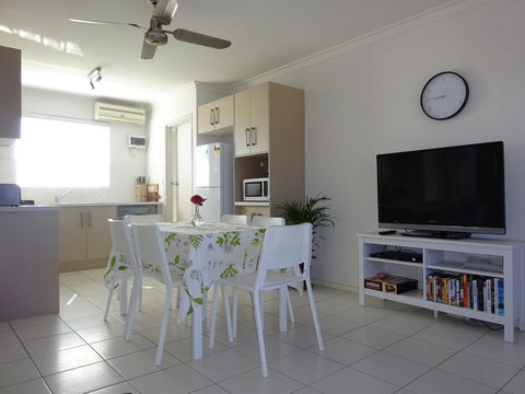 Selene Holiday Apartment @West Beach - Tourism Search 9