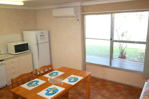 Lake Edge Apartments - Tourism Search 14