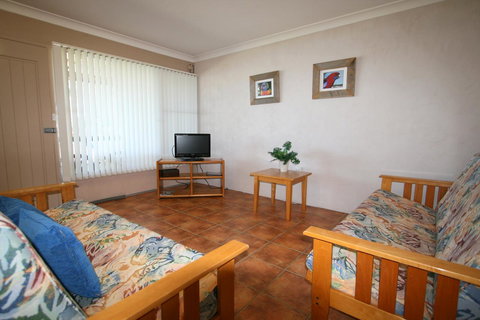 Lake Edge Apartments - Tourism Search 15