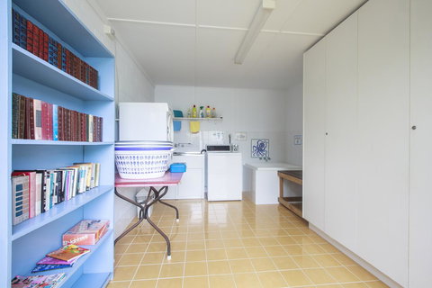 Lake Edge Apartments - Tourism Search 4